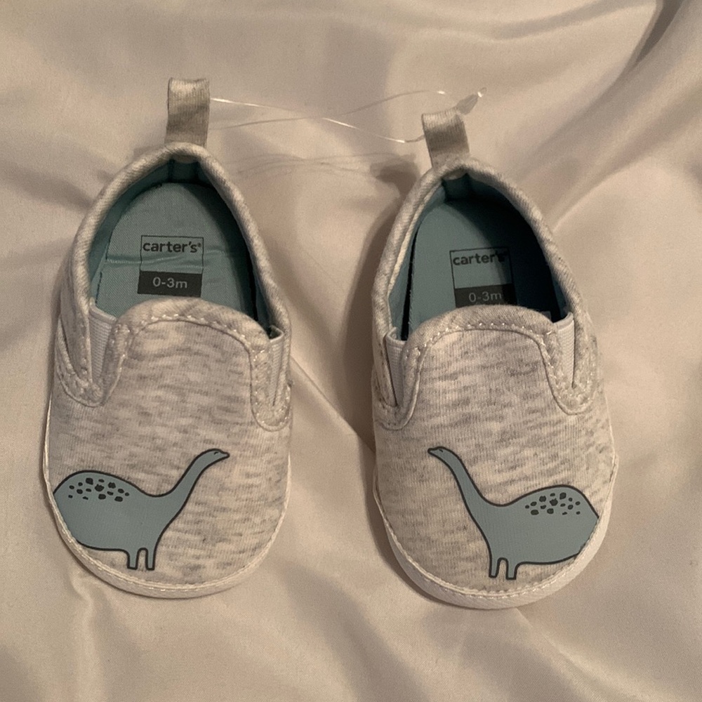 NWOT Carter’s Gray Newborn Shoes with Green Dinosaur 0-3 Months